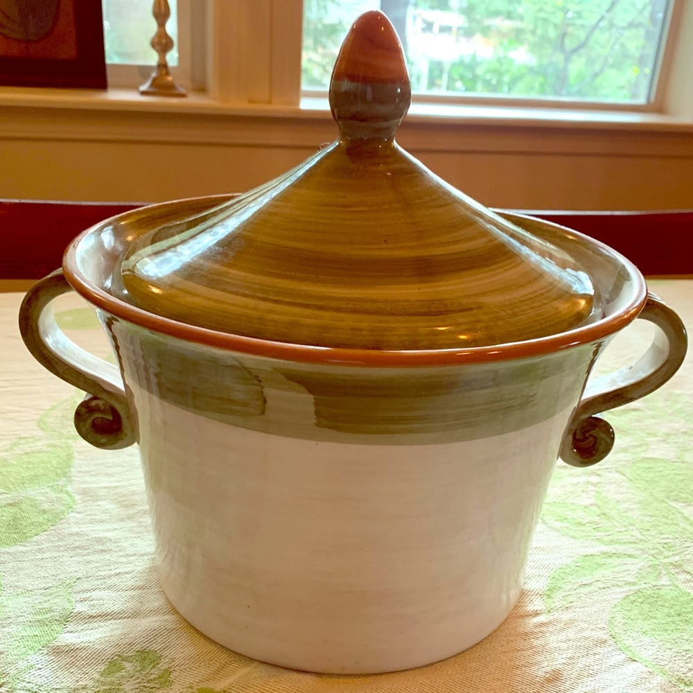 Mamma Ro cookie canister. Green and cream. Euc